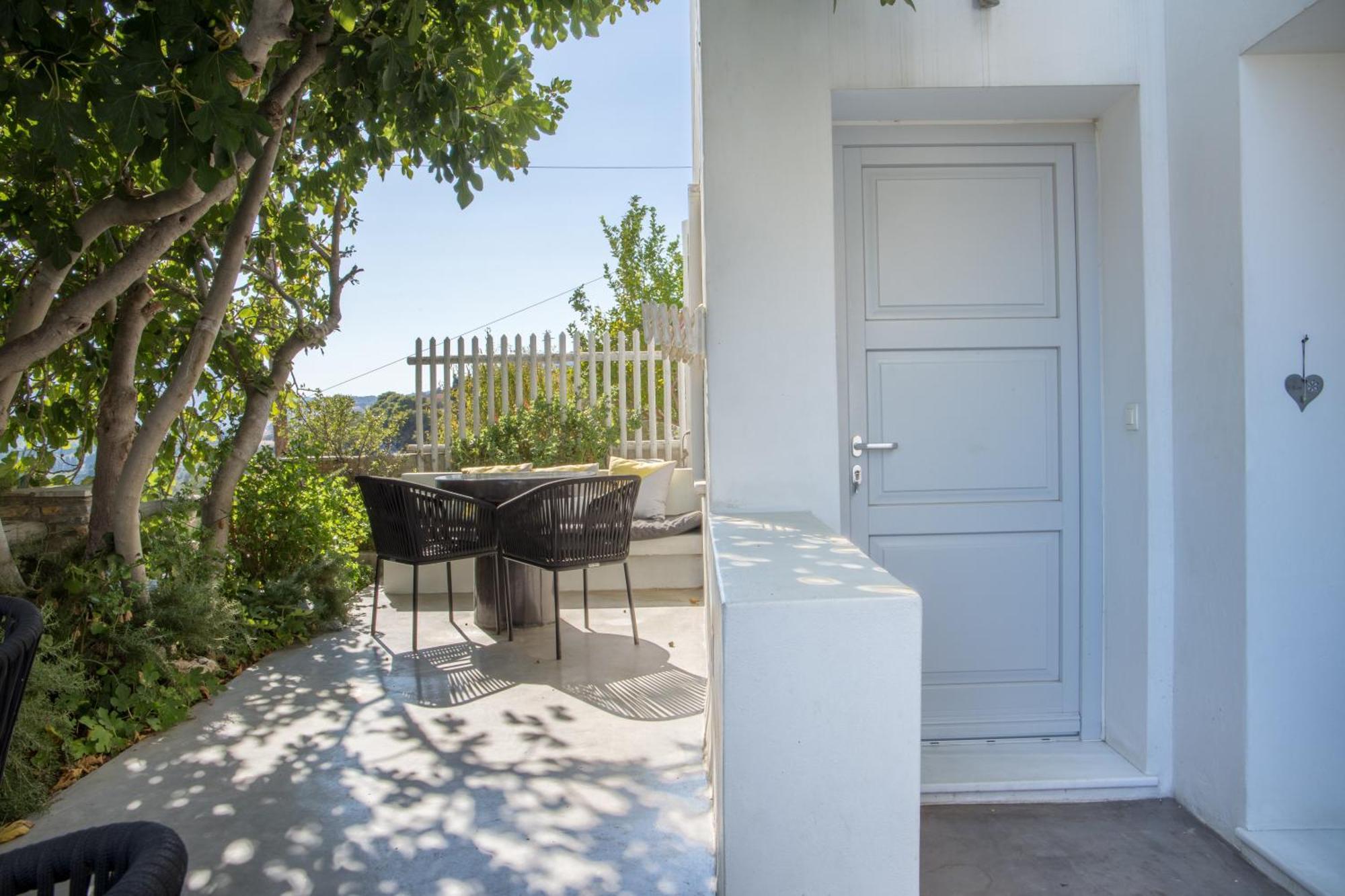 Edem Suites Andros Town Room photo